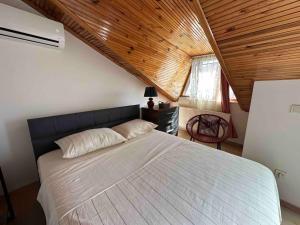 Dublex roof top with AC, perfect location