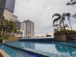 BaseLine Premier 1-Bedroom 17th