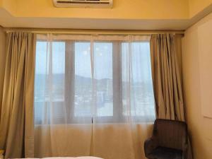 BaseLine Premier 1-Bedroom 17th