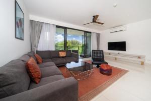 Deluxe apartment at Cassia Residences by Lofty