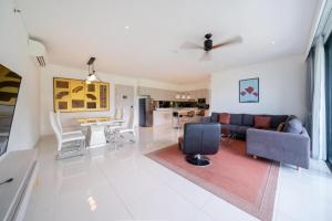 Deluxe apartment at Cassia Residences by Lofty