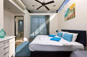 3bdr Townhouse Laguna Park by CapitalPro 131