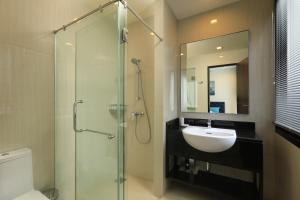 3bdr Townhouse Laguna Park by CapitalPro 131