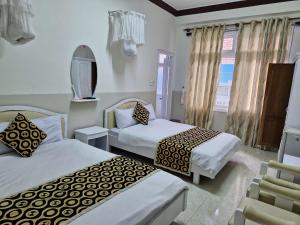 Phòng 2 Giường Đơn Với Phòng Tắm Riêng (Twin Room with Private Bathroom)