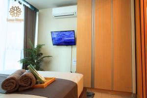 Affordable 1BR Staycation at One Uptown BGC