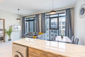 Bright & Modern Home with Burj Khalifa Views