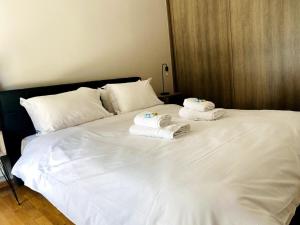 Karyatis - Apartment on the road of history