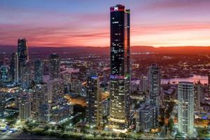 Surfers Beachside Luxury - Stunning Panoramic View