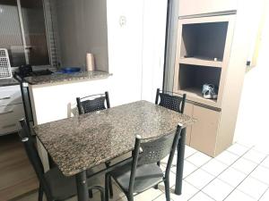 1 Quarto- Calçadão - Pé na areia