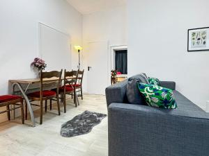 2 Zimmer Apartment für 6 P, 15 min zum Flughafen
