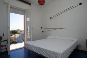 Marcelli, trilocale con terrazzo a due passi dal mare - M046