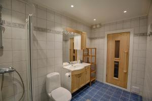 Perfectly Located with Ski Access and Sauna