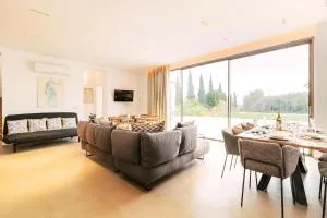 Mythica Luxury Villa - 耶拿德西翁