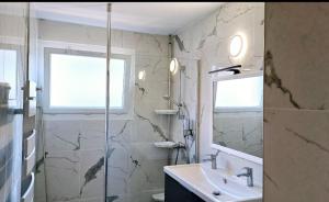 Spacieux T3 Sète, parking, 10 min à pied gare et centre ville, wifi, clim