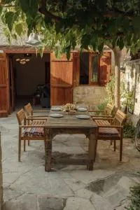 The Yard Traditional Residence - Dhora
