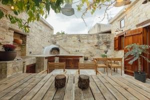 The Yard Traditional Residence