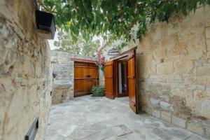 The Yard Traditional Residence