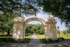 Spacious Condos on Carondelet Street Close to the French Quarter