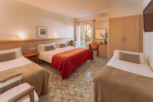 Quadruple Room with Balcony room in Hotel Bell Repos