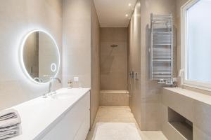 REF 1975 - Cannes Center - Croisette