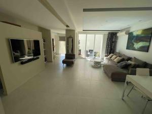 Charming 2-bedroom 2 bath apartment - Sliema