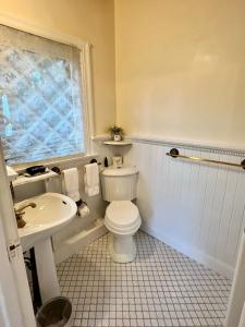 Queen Suite room in Manor House Inn
