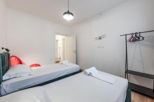 Noir Apartment by Kondo Stays