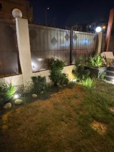 شقه فندقيه في الشيخ زايد بحديقه خاصه