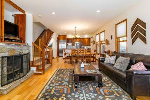 Pacific Street Townhome 514B by AvantStay Cute Townhouse in the Heart of Telluride