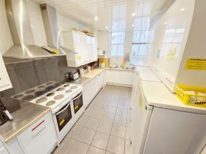 Bed in 8-Bed Mixed Dormitory Room room in Edinburgh Backpackers