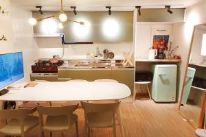 3 rooms 4 Queen beds 홍대역 도보 3분