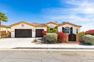 Mini Golf, Saltwater Pool & Spa by MariamsBnb - 沙漠温泉