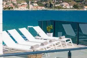 Seafront Villa with Modern Interior - Šipanska Luka