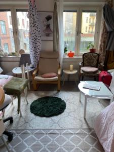 Central cozy accommodation, single room or bed in dormroom