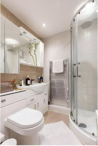 Modern Room with Bathroom & garden in a Shared House - No Kitchen