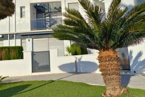 Modern flat with swimming pool terrace and equipped solarium