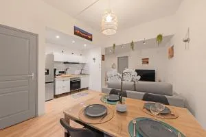 Spacieux T2 au centre ville avec parking et climatisation - Laure-Minervois