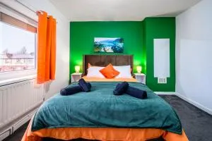 Trafford Eden - 3 Bed Home near Old Trafford and Trafford Centre with Free Parking - Urmston