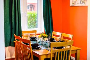 Trafford Eden - 3 Bed Home near Old Trafford and Trafford Centre with Free Parking