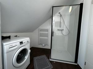 120m² Apartment nahe A1 - 4 Schlafzimmern - 2 Bäder - große Wohnküche - Grillplatz - Parkplatz