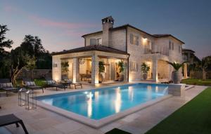 Beautiful Villa Elena with pool in Kanfanar - 3hvězdičkové hotely ve městě Kanfanar