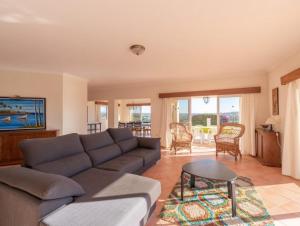 Villa Agua - Modern villa, quiet location walkable to restaurant and supermarket