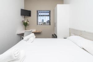 Metropole Green Point -Private Room 2nd Floor Stay