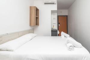 Metropole Green Point -Private Room 2nd Floor Stay