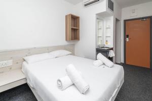 Metropole Green Point: Chic 2nd Floor Room