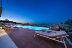 In Vivo Villa - Breathtaking View -90sqm Heated Infinity Pool