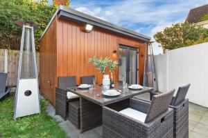 Large Family Home with Private Driveway, Ideal for Long-Term Visits