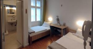 Twin Room with Bathroom room in Ciszterci Ház Pécs