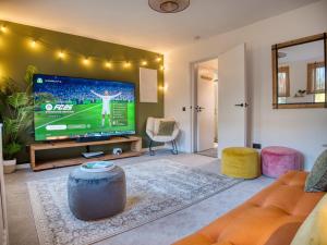 London Fulham - hot tub, parking, games & arcade