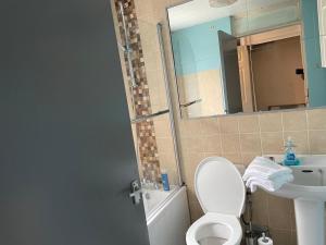 Tipton 2 Bedroomed long Stay Pad van or car free parking